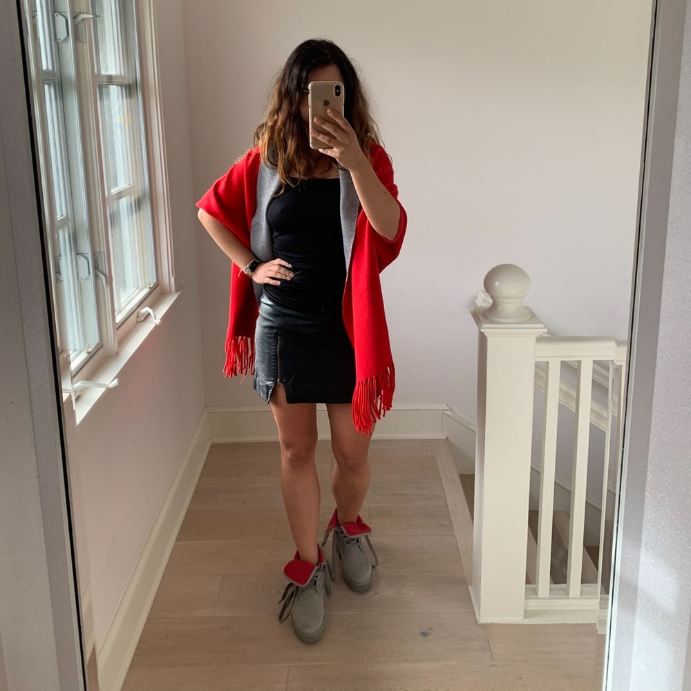 Poncho with fringe red and gray one size
